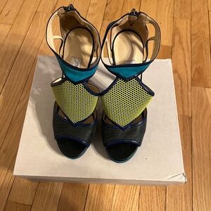 LYTHE BLACK EMBOSSED LEATHER, ACID YELLOW HONEYCOMB